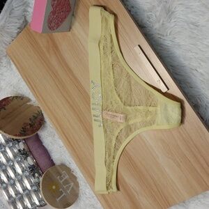 Juicy Couture Rhinestone Yellow Lace Thong Medium 🆕